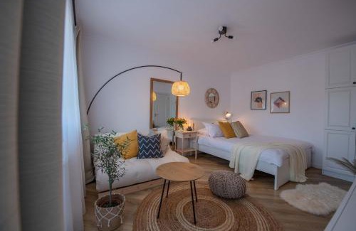 Sighetu Marmatiei Apartment | Welcoming Retreat: 4-Star Hotel with Kitchen Amenities