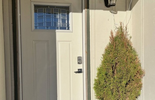 Tanglewood Condo | Charming Retreat 15 Minutes from the Strip with Spa & Hot Tub
