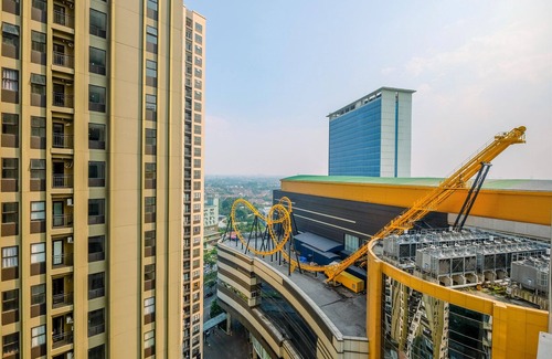 Bekasi Apartment | Homely Studio with Pool & Breakfast at Transpark Cibubur