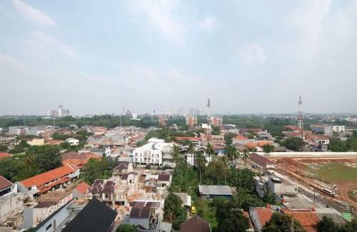 Depok Apartment | Inviting Minimalist Studio Dave Apartment for Your Stay