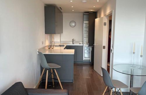 Fairfield Apartment | Inviting Stay with Balcony View - Guest Rated 10/10