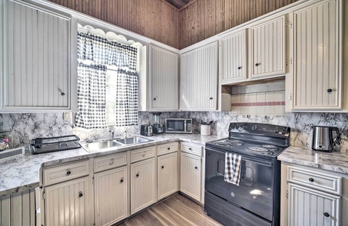 Livingston House | Inviting Livingston House: Pet Friendly with Yard & Patio