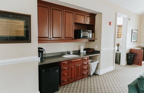 Midlothian Cottage | Inviting Lodge on Independence Golf Course, Family-Friendly Stay