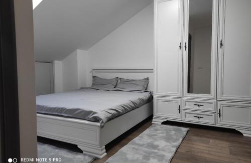 Sighetu Marmatiei Apartment | Guest Rated 10/10 Cozy Loft Apartment - Family Friendly Retreat