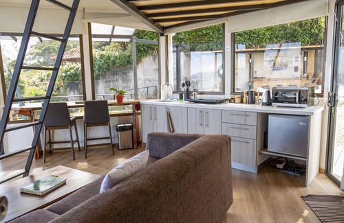 Pavas Cabin | Inviting Loft with Breathtaking San Jose Views & Spa