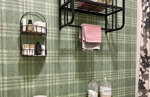 Bunker Hill Apartment | Cozy Loft Steps from BG’s Restaurant with Breakfast Included