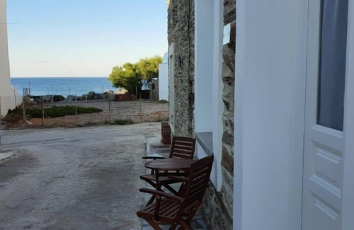 Paleopolis Apartment | Charming Andros Loft Steps from the Beach with Ocean Views