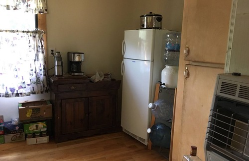 Hesperus House | Inviting Country Loft with Shared Living Space & Breakfast