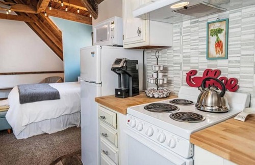 Nashville Apartment | Cozy Loft on Main over Ooey Gooey Cafe