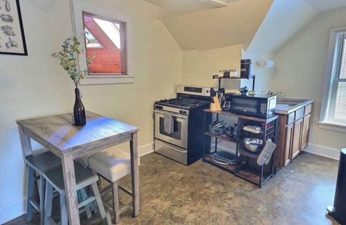 Riverwest House | Charming Riverwest Apartment with Breakfast & Family Amenities