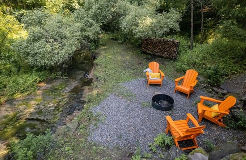 Kerhonkson Cabin | Cozy Log Cabin | Firepit Stream O&W Rail Trail