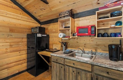 Primrose Cabin | Cozy Little Dipper: Unique Log Cabin in Red River Gorge