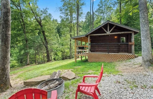 Primrose Cabin | Cozy Little Dipper: Unique Log Cabin in Red River Gorge
