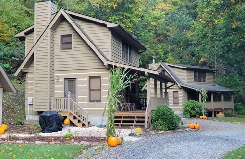 Canton Cabin | Inviting Log Cabin Retreat in Waynesville, Smoky Mountains