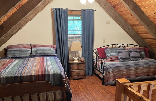 Big Creek Cabin | Charming Log Cabin Retreat on Norris Lake with Kayaks