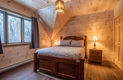 Val-des-Lacs Ski Chalet | Inviting Log Cabin Retreat with Spa and Hot Tub Amenities