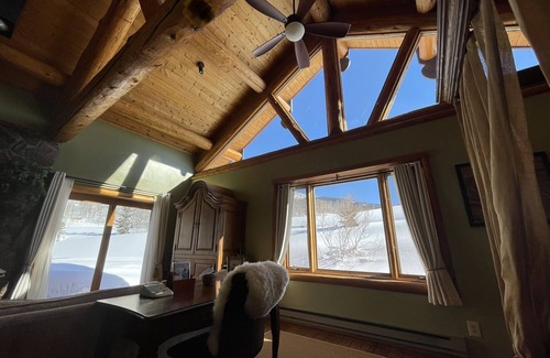 Basalt Cabin | Idyllic Log Cabin Retreat in the Rockies with Hot Tub