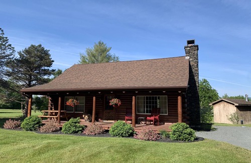 Clarendon Cabin | Inviting Log Cabin Retreat in the Green Mountains