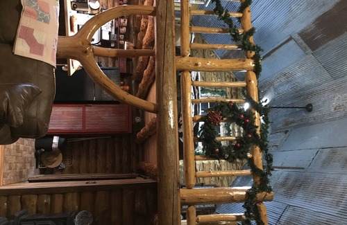 Mercer County Cabin | Charming Log Cabin Retreat with Pet-Friendly Amenities