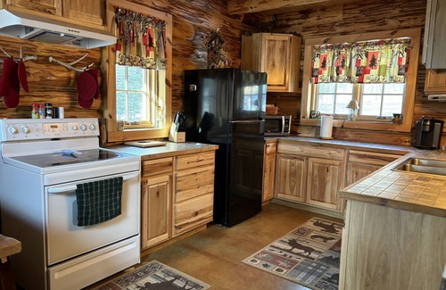 Lakewood Cabin | Charming Log Cabin Retreat with Breathtaking Water Views