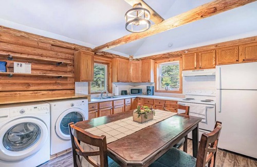 Wisconsin Dells Cabin | Inviting Cabin in the Pines with Family-Friendly Amenities