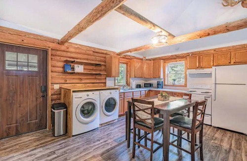 Wisconsin Dells Cabin | Inviting Cabin in the Pines with Family-Friendly Amenities