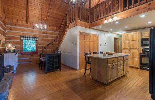 Highlands Cabin | Cozy Log Cabin with Breathtaking Views & Family-Friendly Perks