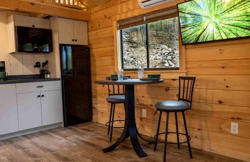 Allegheny Mountains House | Cozy Log Cabin with a Hot Tub near Seneca Rocks, West Virginia - Perfect for a Romantic Glamping Getaway to the Mountains