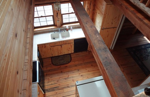 Divide Cabin | Inviting Log Home Retreat with Hot Tub & Decks on 50 Acres
