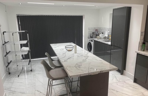 Thamesmead House | Cozy London Home with Three Bedrooms