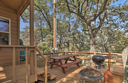 Chico Cabin | Cozy 'Lonestar Cabin' w/ Community Amenities!