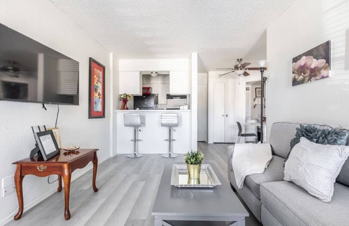 Park Central Apartment | Comfortable Long-Term Apartment with Pool Access in DFW