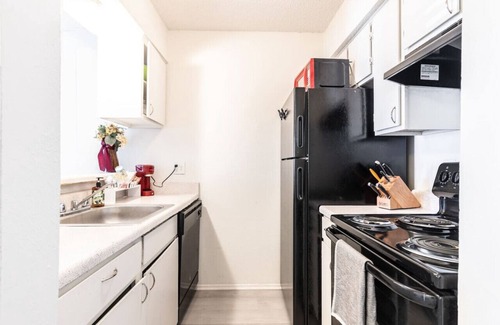 Park Central Apartment | Comfortable Long-Term Apartment with Pool Access in DFW