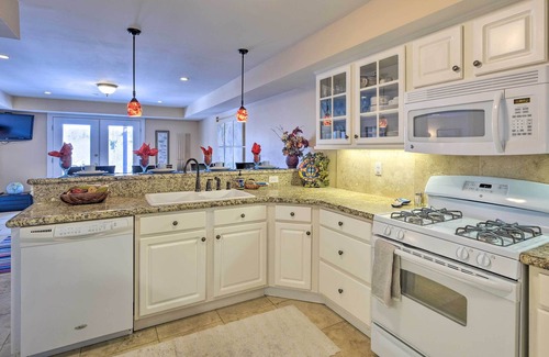 Crestwood Apartment | Cozy Louisville Apt w/ Patio, Fire Pit & Game Room