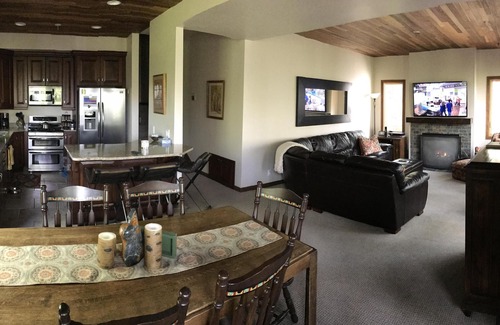 North Park City Condo | Inviting Mountain Resort Condo Steps from Slopes & Shuttle