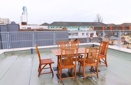 Sachsenhausen Apartment | Inviting Apartment in Frankfurt with Top Amenities & 10/10 Rating