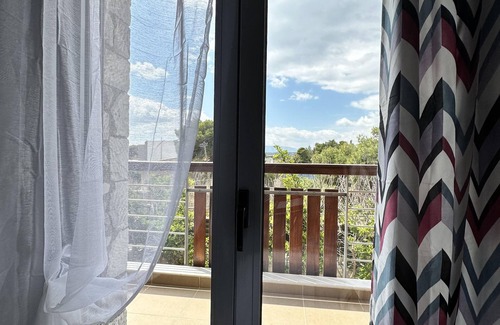 Spata-Artemida Apartment | Cozy Apartment with Ocean View and Pool Access