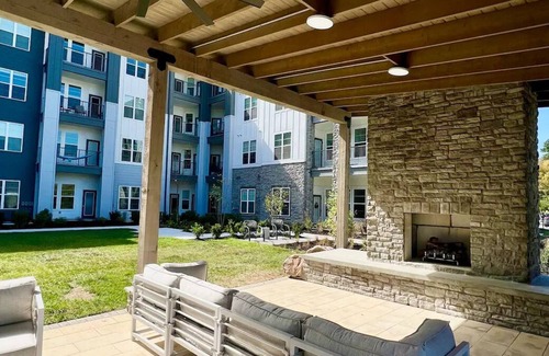 Covington Apartment | Cozy Luxury Apt design w/pool & Cincinnati view