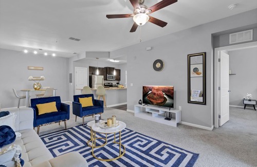 Ocoee Condo | Charming Lake View Apartment with Pool & Family Amenities