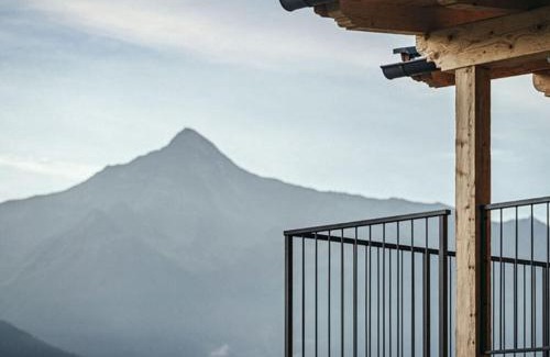 Hippach Ski Chalet | Inviting Luxury Chalet with Hot Tub & Family-Friendly Vibes