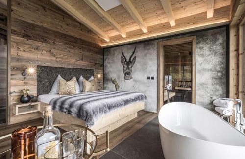 Hippach Ski Chalet | Inviting Luxury Chalet with Hot Tub & Family-Friendly Vibes