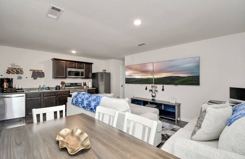 Greater East End House | Cozy Luxury Home, Games, King Bed, Sleeps 12