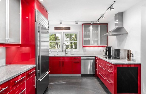 Greenwich House | Elegant Beachfront Retreat with Private Access for Families