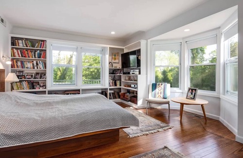 Greenwich House | Elegant Beachfront Retreat with Private Access for Families