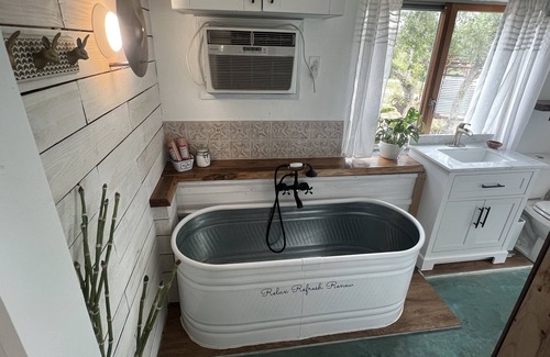 Henly House | Charming Tiny Home with Outdoor Shower Near Austin