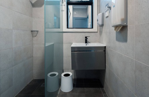 Woolloomooloo Hotel | Budget-Friendly Stay at Cozy M Hotel with Breakfast & Kitchen