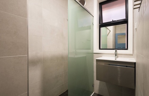 Woolloomooloo Hotel | Budget-Friendly Stay at Cozy M Hotel with Breakfast & Kitchen