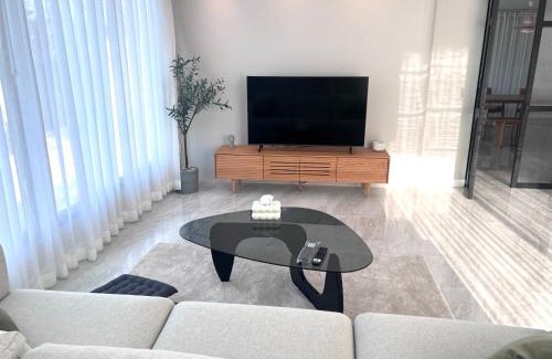 Sam Phran Villa | Comfortable Maison Homestay: Child-Friendly & 4-Star Rated