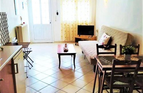 Moudros Apartment | Cozy Maisonette: Exceptional Stay for Families with Kids
