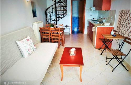 Moudros Apartment | Cozy Maisonette: Exceptional Stay for Families with Kids